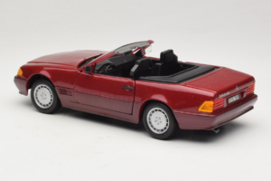 Mercedes 500 SL R129 Sötétvörös Revell 1:18 8801 Fém – 7. kép a 8-ből