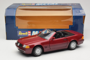 Mercedes 500 SL R129 Sötétvörös Revell 1:18 8801 Fém – 8. kép a 8-ből