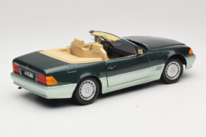 Mercedes 500 SL R129 Ezüstzöld Revell 1:18 8802 Fém – 3. kép a 8-ből