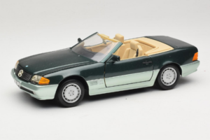 Mercedes 500 SL R129 Ezüstzöld Revell 1:18 8802 Fém