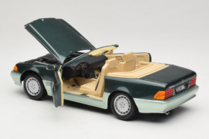 Mercedes 500 SL R129 Ezüstzöld Revell 1:18 8802 Fém – 5. kép a 8-ből
