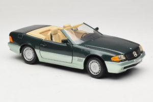 Mercedes 500 SL R129 Ezüstzöld Revell 1:18 8802 Fém – 6. kép a 8-ből