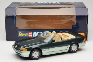Mercedes 500 SL R129 Ezüstzöld Revell 1:18 8802 Fém – 8. kép a 8-ből