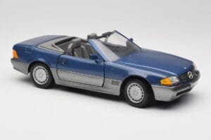Mercedes SL 500 R129 Nautic Blue Metallic Revell 1:18 8081 Fém – 6. kép a 8-ből