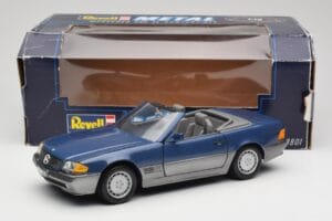 Mercedes SL 500 R129 Nautic Blue Metallic Revell 1:18 8081 Fém – 8. kép a 8-ből