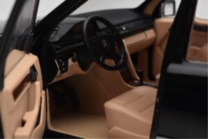 Mercedes 500E W124 Fekete Limitált Kiadás Norev 1:18 183949 Fém – 11. kép a 12-ből
