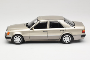 Mercedes 500E W124 Smoke Silver Kereskedői Kiadás Norev 1:18 B66040724 Fém – 4. kép a 8-ből