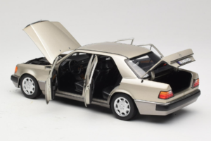 Mercedes 500E W124 Smoke Silver Kereskedői Kiadás Norev 1:18 B66040724 Fém – 5. kép a 8-ből