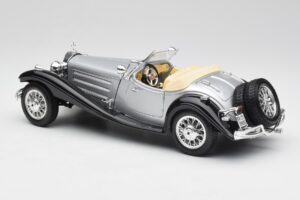Mercedes 500K Roadster Ezüst Bburago 1:18 3020-M1 Fém – 7. kép a 8-ből