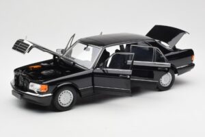 Mercedes 560 SEL W126 Fekete Dealer Kiadás Norev 1:18 B66040599 Fém – 2. kép a 8-ből