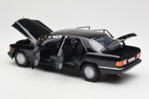 Mercedes 560 SEL W126 Fekete Dealer Kiadás Norev 1:18 B66040599 Fém – 5. kép a 8-ből