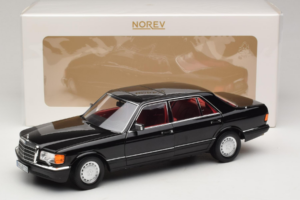 Mercedes 560 SEL W126 Fekete Piros Belső Térrel Norev 1:18 183788 Fém – 2. kép a 8-ből