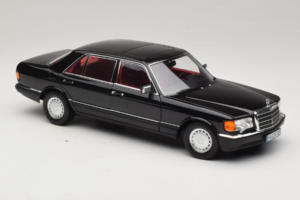 Mercedes 560 SEL W126 Fekete Piros Belső Térrel Norev 1:18 183788 Fém – 6. kép a 8-ből