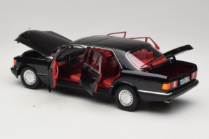 Mercedes 560 SEL W126 Fekete Piros Belső Térrel Norev 1:18 183788 Fém – 7. kép a 8-ből