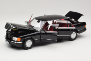 Mercedes 560 SEL W126 Fekete Piros Belső Térrel Norev 1:18 183788 Fém – 8. kép a 8-ből