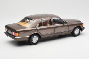 Mercedes 560 SEL W126 Impala Barna Dealer Kiadás Norev 1:18 B66040646 Fém – 3. kép a 8-ből