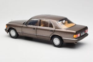 Mercedes 560 SEL W126 Impala Barna Dealer Kiadás Norev 1:18 B66040646 Fém – 7. kép a 8-ből