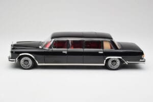 Mercedes 600 Pullman W100 Fekete NZG 1:18 1071/50 Fém – 4. kép a 8-ből