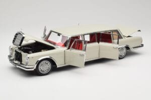 Mercedes 600 Pullman W100 Világosszürke NZG 1:18 B66040708 Fém – 2. kép a 8-ből