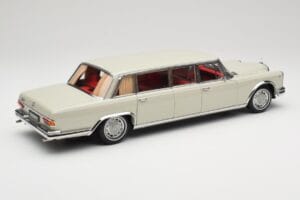 Mercedes 600 Pullman W100 Világosszürke NZG 1:18 B66040708 Fém – 3. kép a 8-ből