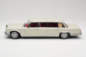 Mercedes 600 Pullman W100 Világosszürke NZG 1:18 B66040708 Fém – 4. kép a 8-ből