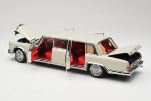 Mercedes 600 Pullman W100 Világosszürke NZG 1:18 B66040708 Fém – 5. kép a 8-ből