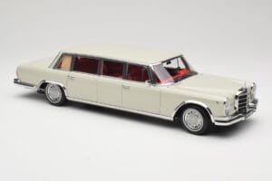 Mercedes 600 Pullman W100 Világosszürke NZG 1:18 B66040708 Fém – 6. kép a 8-ből