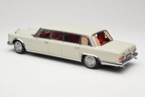 Mercedes 600 Pullman W100 Világosszürke NZG 1:18 B66040708 Fém – 7. kép a 8-ből