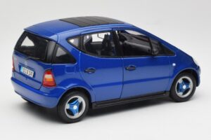 Mercedes A-Class W168 Sötétkék Maisto 1:18 B66005219 Fém – 3. kép a 8-ből