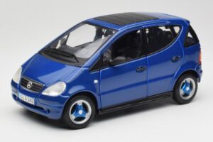 Mercedes A-Class W168 Sötétkék Maisto 1:18 B66005219 Fém