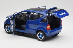 Mercedes A-Class W168 Sötétkék Maisto 1:18 B66005219 Fém – 5. kép a 8-ből