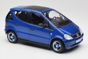 Mercedes A-Class W168 Sötétkék Maisto 1:18 B66005219 Fém – 6. kép a 8-ből
