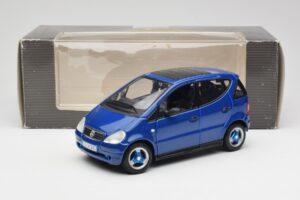 Mercedes A-Class W168 Sötétkék Maisto 1:18 B66005219 Fém – 8. kép a 8-ből