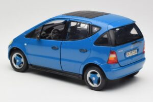 Mercedes A-Class W168 Világoskék Maisto 1:18 37800-M5 Fém – 7. kép a 8-ből
