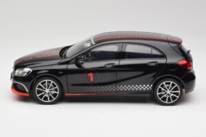 Mercedes A-Class W176 AMG Fekete Norev 1:18 183596 Fém – 4. kép a 8-ből