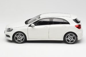 Mercedes A-Class W176 Cirrus Fehér Norev 1:18 B66960126 Fém – 4. kép a 8-ből