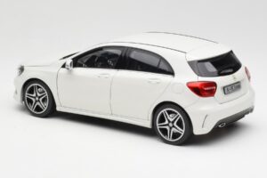 Mercedes A-Class W176 Cirrus Fehér Norev 1:18 B66960126 Fém – 7. kép a 8-ből