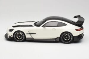 Mercedes AMG GT C190 Black Series Designo Diamond Fehér Metallic Minichamps 1:18 155032022 Fém – 3. kép a 6-ből