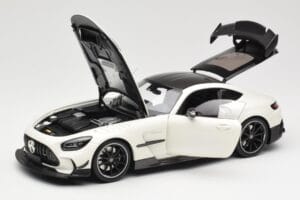 Mercedes AMG GT C190 Black Series Diamond White Metallic Minichamps 1:18 110032020 Fém – 2. kép a 8-ből
