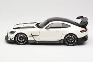 Mercedes AMG GT C190 Black Series Diamond White Metallic Minichamps 1:18 110032020 Fém – 4. kép a 8-ből