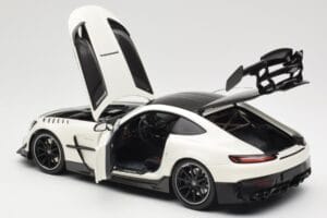 Mercedes AMG GT C190 Black Series Diamond White Metallic Minichamps 1:18 110032020 Fém – 5. kép a 8-ből