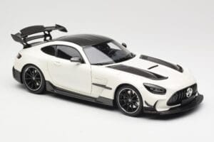 Mercedes AMG GT C190 Black Series Diamond White Metallic Minichamps 1:18 110032020 Fém – 6. kép a 8-ből