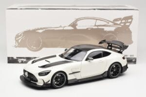 Mercedes AMG GT C190 Black Series Diamond White Metallic Minichamps 1:18 110032020 Fém – 8. kép a 8-ből