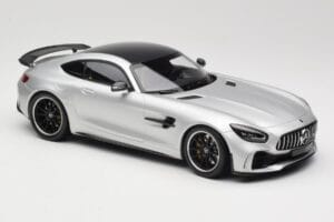 Mercedes AMG GT R C190 Ezüst Minichamps 1:18 155036025 Fém – 4. kép a 6-ből