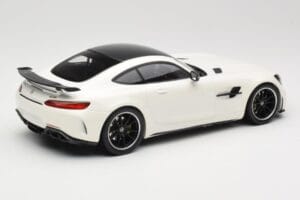 Mercedes AMG GT R C190 Fehér Metál Minichamps 1:18 155036028 Fém – 2. kép a 6-ből
