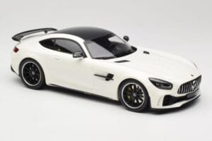 Mercedes AMG GT R C190 Fehér Metál Minichamps 1:18 155036028 Fém – 4. kép a 6-ből
