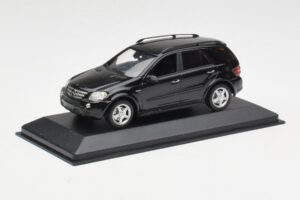 Mercedes AMG ML 63 W164 Fekete Minichamps 1:43 400037670 Fém – 2. kép a 4-ből