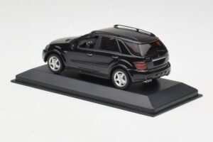 Mercedes AMG ML 63 W164 Fekete Minichamps 1:43 400037670 Fém – 3. kép a 4-ből