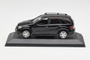 Mercedes AMG ML 63 W164 Fekete Minichamps 1:43 400037670 Fém
