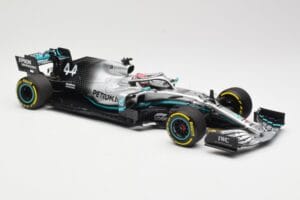 Mercedes AMG Petronas W10 #44 L. Hamilton Winner Chinese GP 2019 Minichamps 1:18 110190344 Fém – 4. kép a 6-ből